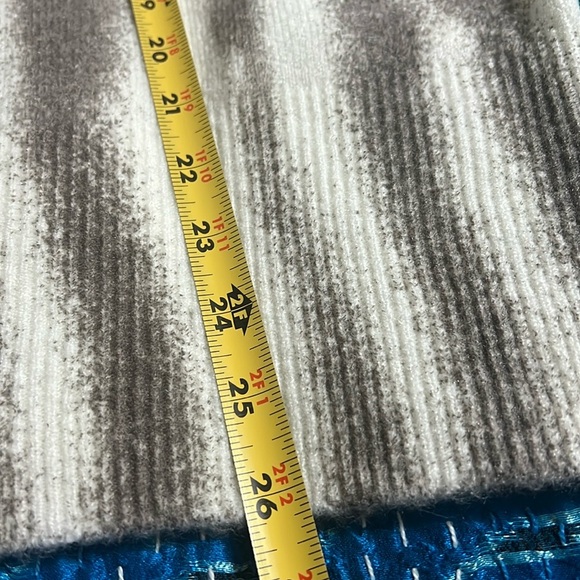 CHARLIE B animal print sweater. NWT. Ivory and taupe. Size large. - Picture 11 of 11